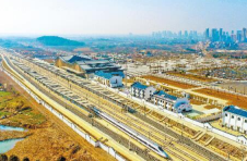 湖北黄梅：乘上“双高铁”，驶出大别山