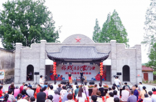 湖北潜江：好戏送到家门口 为群众幸福生活“加码”