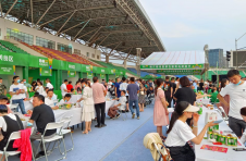 湖北随州：美食文化啤酒节 掀起夏日消费热潮