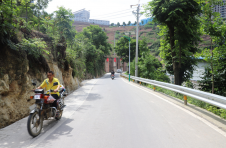 湖北巴东：“烦心路”变“顺心路”