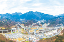 湖北：实现县县通 近5年新增高速公路千余公里