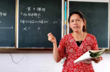 一身粉笔灰，一片教育情！山村里的“满意老师”