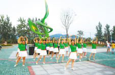 湖北大悟三里城镇：四个休闲广场好热闹 歌声飞扬舞翩跹