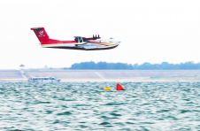 “鲲龙”全状态新构型灭火机（AG600M）水上首飞成功