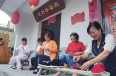 湖北郧西：指尖上“针功夫”绣出“致富路”