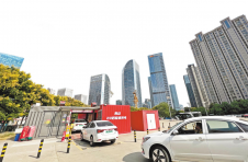 湖北武汉：新能源车“换电”模式渐受追捧 3分钟“满电复活”