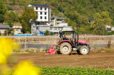 湖北咸丰：北斗农机深山“破题”科技农耕