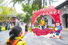 湖北气温骤降，红色旅游热度不减