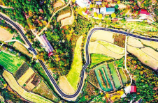 湖北随州曾都区：乡村公路新建成 赏秋游客八方来