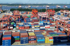 武汉港集装箱吞吐量突破250万标箱 提前一个月超越去年总量