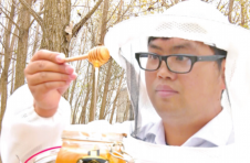 武汉新农人联合高校成立蜂蜜研发中心 赢来跨国订单带动蜂农致富