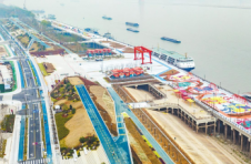 武汉杨泗港都市T台主体完工 我国内河航运第一大货运港口变身“生态秀场”